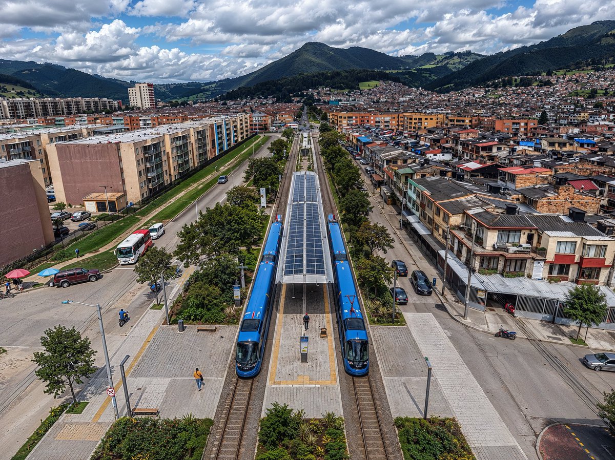 IDECUTCundi's tweet photo. 13 nuevos puentes férreos (10 en Bogotá y 3 en Cajicá) y 4 puentes vehiculares con ciclorrutas en Bogotá. Cada obra será una puerta abierta a nuevas oportunidades.   #RegioTramDelNorte https://t.co/NMMMPKD6Qu