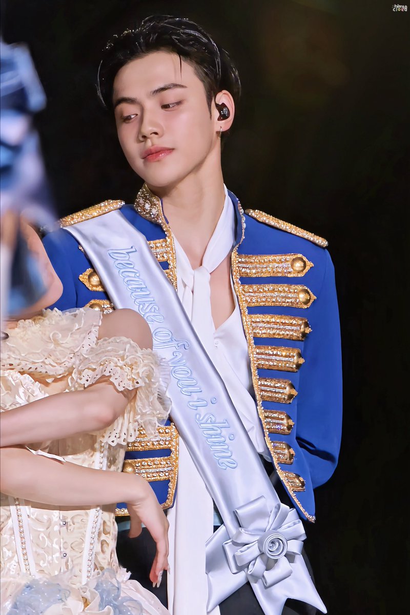 _himycloud's tweet photo. หล่อจนเกือบเผลอไหว้ รูปที่มีทุกบ้านมากอะ ˃̣̣̥᷄⌓˂̣̣̥᷅ 🩵 https://t.co/UtBTVOjIpZ