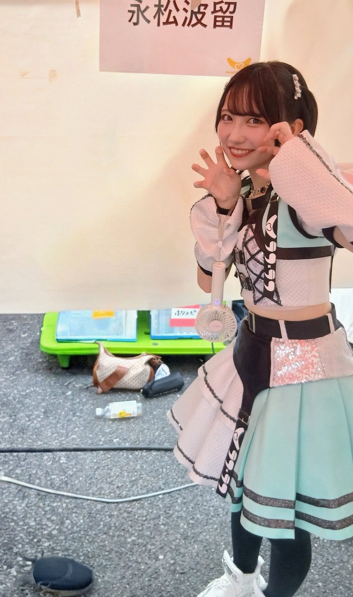 0uu_uu0's tweet photo. サナダミリさん名前だけきいたことあるのと2年ぶりの永松さん可愛い https://t.co/33vcuQuA1P