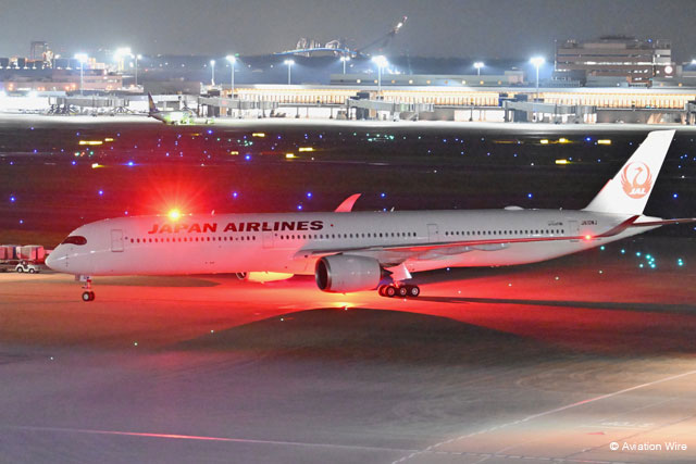 Aviation_Wire's tweet photo. JAL、A350-1000 10号機が7カ月半ぶり帰国　JFK駐機中に他社機が接触 
https://t.co/lEoRkZFSQF

JFK駐機中イスラエル機にぶつけられたJALのA350-1000 JA10WJが羽田に帰ってきました。D滑走路に着陸後、141番スポットに入りました。 https://t.co/J6gRUaqu5C
