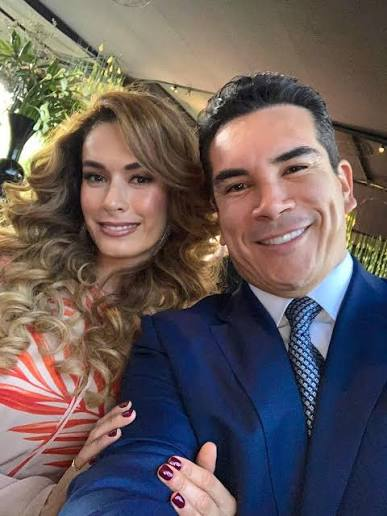 dejoselapiz's tweet photo. Las dos putitas del ratero @alitomorenoc https://t.co/wgBKzGwj2k
