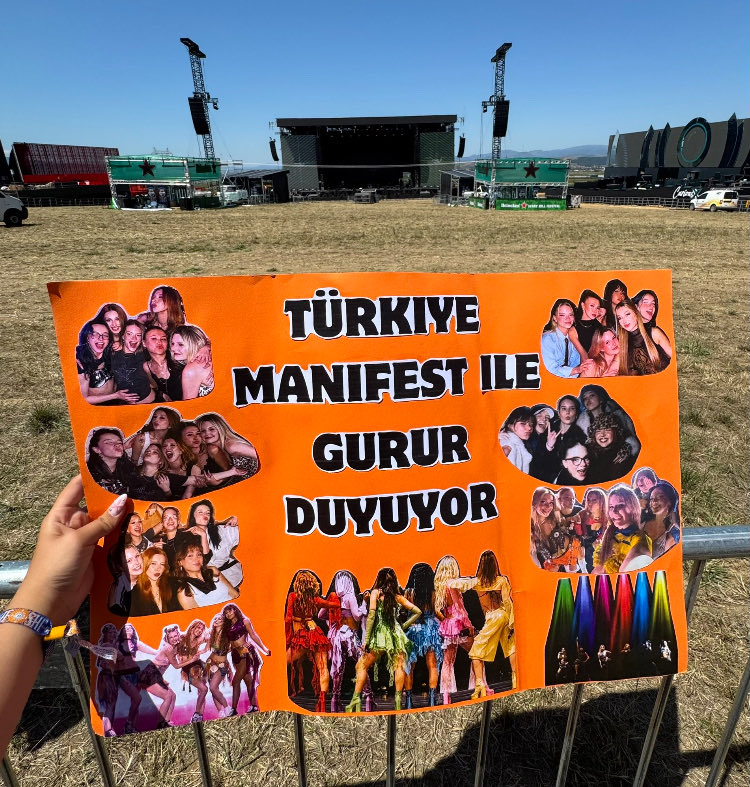 manifamcity's tweet photo. manifest sevgimiz Türkiye’den tüm dünyaya yayılıyor.

📍 Priştine, Kosova ���🇰 https://t.co/vvJ8XFBoON