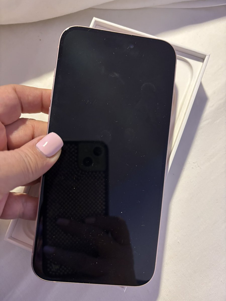 AlfonsoDvila1's tweet photo. Amigos y vecinos solidarios me urge vender IPhone 15 Plus 128 GB batería al 88% y lo voy a bajar a 7,500 pesos por la urgencia de venderlo, me ayudan 🙏🏻🙏🏻 @En_laDelValle @InMixcoac @jainapereyra @Narvarte_ https://t.co/jJQjXmMzfS