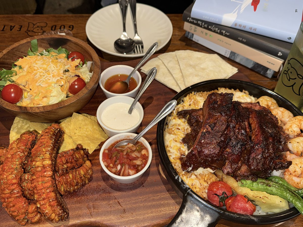 dailydal_'s tweet photo. 제 3회 타코모임 아니 독서모임 🌮˘◡˘📚 https://t.co/6IOM2Tj5yG