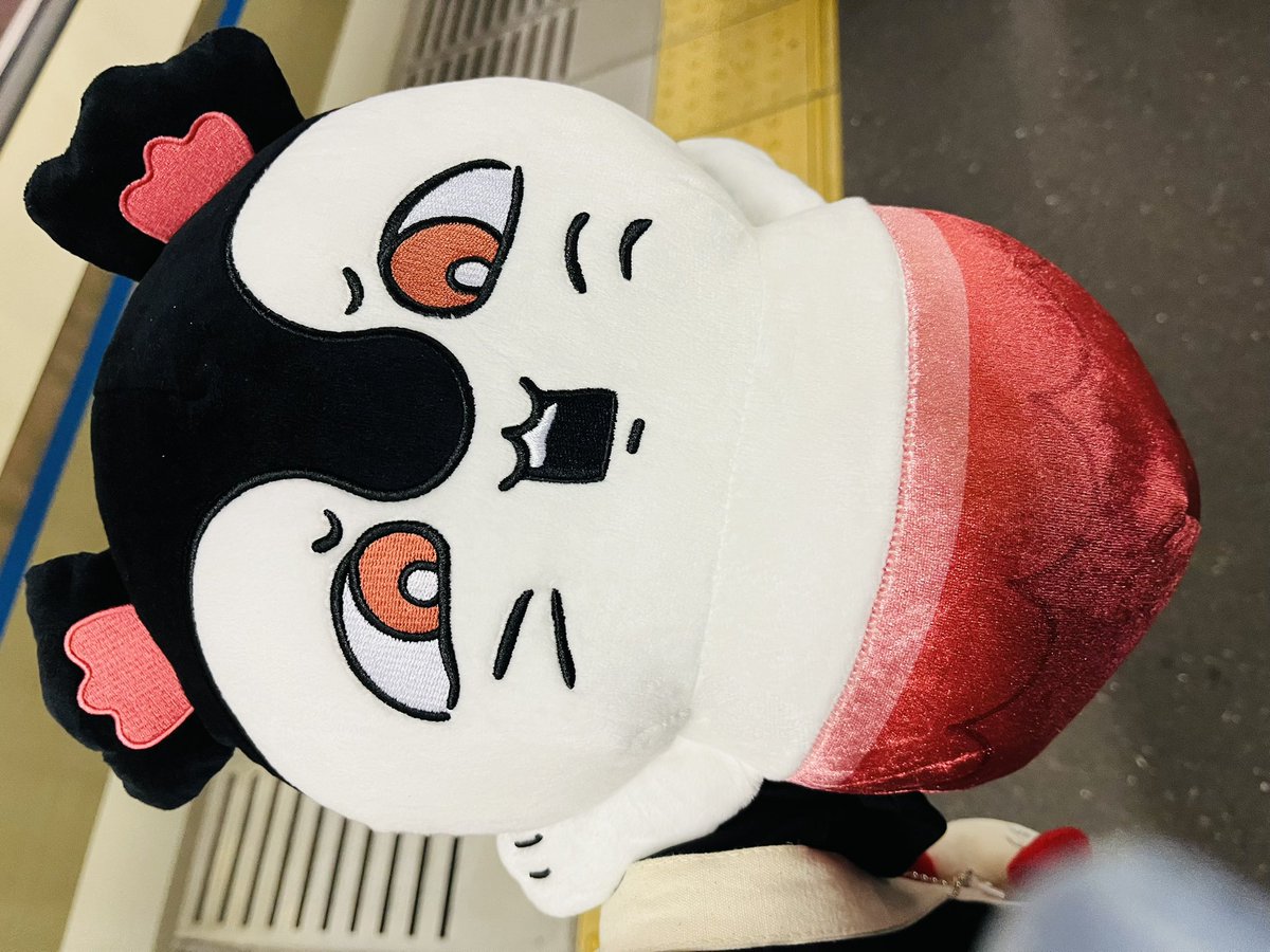 aakk4242's tweet photo. ゲーセンでセイレーン取ったけど袋なくて抱きしめて帰ってきたwwwwww https://t.co/qXBLJIHdWL