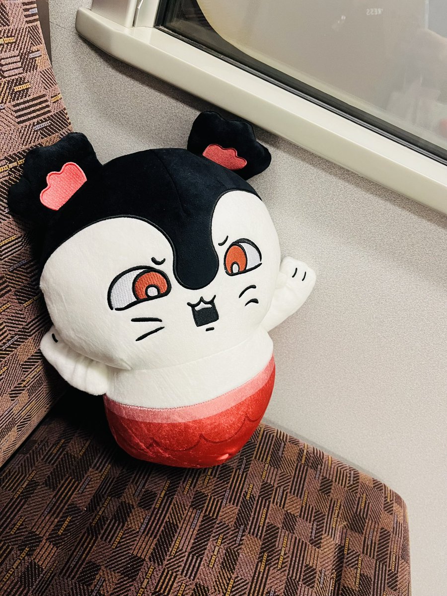 aakk4242's tweet photo. ゲーセンでセイレーン取ったけど袋なくて抱きしめて帰ってきたwwwwww https://t.co/qXBLJIHdWL