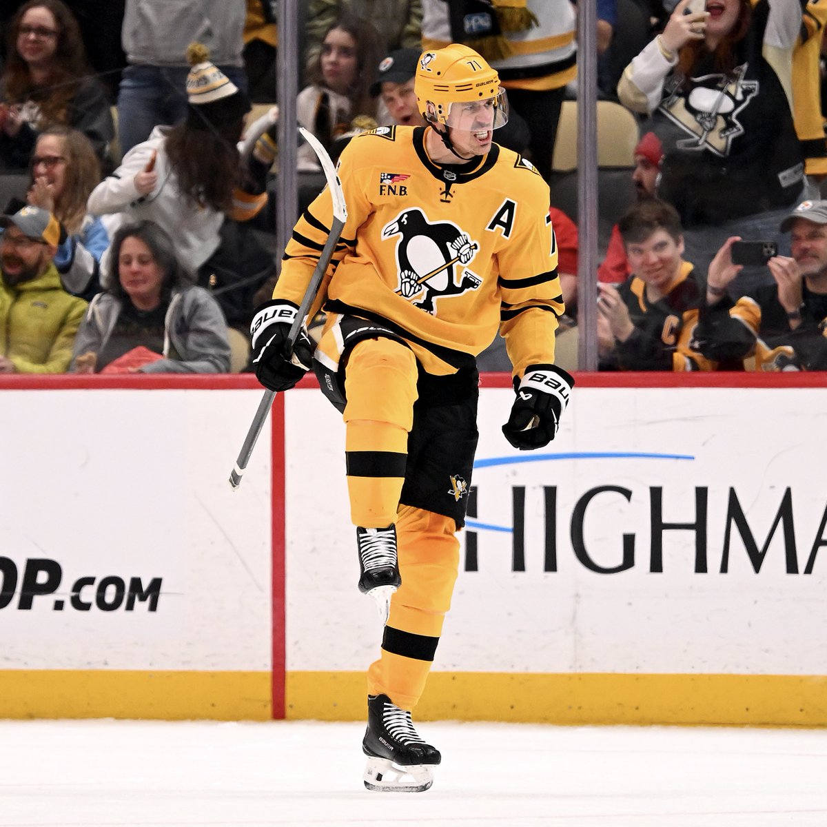 PensInsideScoop's tweet photo. Happy 40th birthday to Evgeni Malkin, an incredible talent, fierce competitor, Penguins legend and huge goofball 😂 

I once asked Sidney Crosby what it's been like seeing Geno grow up. "He’s still a big kid, though," he said with a laugh. "I don’t think much has changed there." https://t.co/JLeFnrukO8
