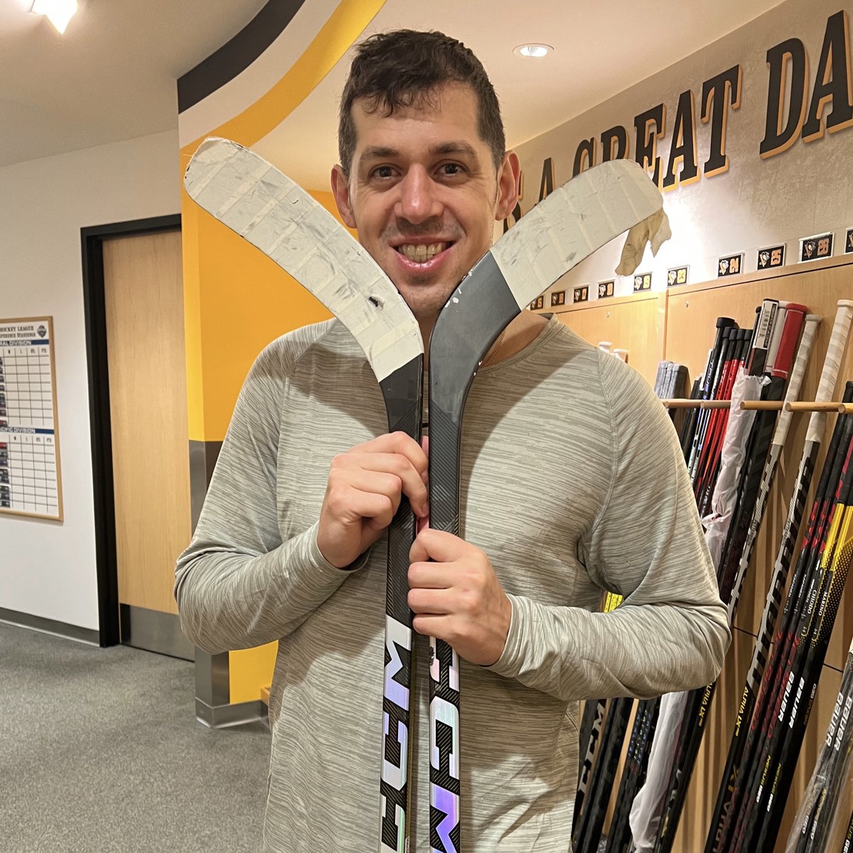 PensInsideScoop's tweet photo. Happy 40th birthday to Evgeni Malkin, an incredible talent, fierce competitor, Penguins legend and huge goofball 😂 

I once asked Sidney Crosby what it's been like seeing Geno grow up. "He’s still a big kid, though," he said with a laugh. "I don’t think much has changed there." https://t.co/JLeFnrukO8