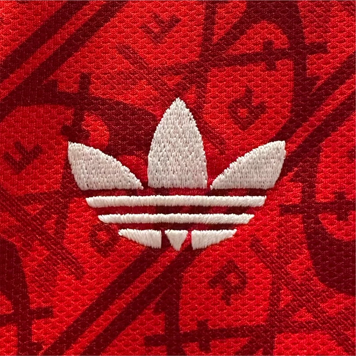 LeoJoseReporter's tweet photo. Escudo do remo e logo da Adidas Originals no novo Manto 3 do Flamengo. @colunadofla https://t.co/Wu4rL5vs5L