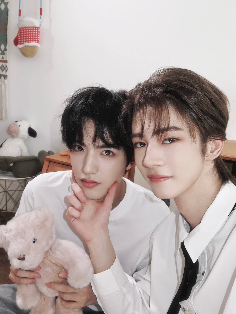 findmyblu_e's tweet photo. พี่ซูหยวนมาลาตัวละครในเว่ย โพสยาวมากรอคนมาแปลแต่ประโยคสุดท้ายคือ 🥺🥺

“ ลืมแนะนำตัวกับทุกคนไป ผมชื่อ ซูหยวน ยินดีมากๆที่ได้พบกับพวกคุณ ;) ”

♡ #DeepinTheAct #DeepInFinalEP 
— ; #ollie #shuyuan https://t.co/lIFBYn6Lux