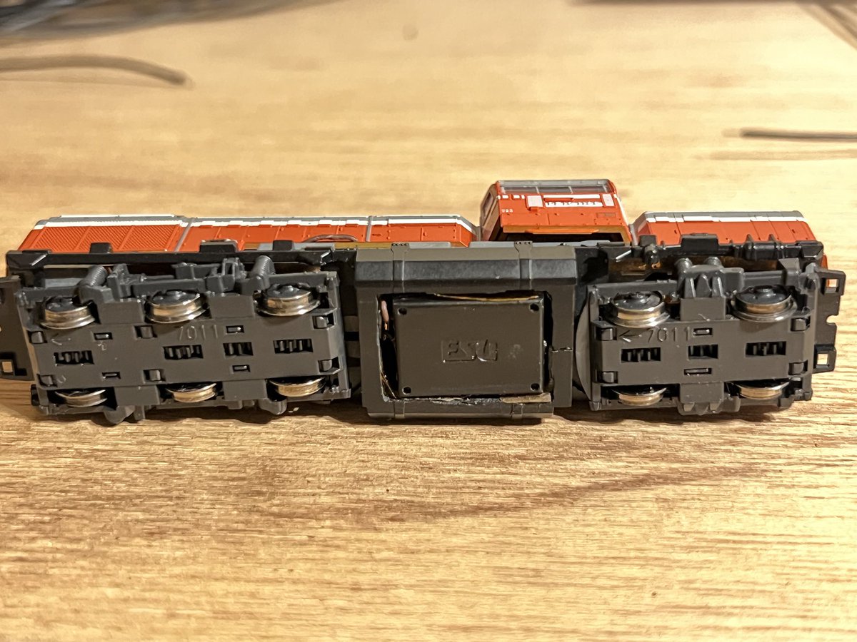 hiro55868061's tweet photo. @zentaman11 ウチも新車、来ました。
暖地形はダイキャストを削り、スピーカーを。モーターは直ですね。 https://t.co/VzSQgF8dN4