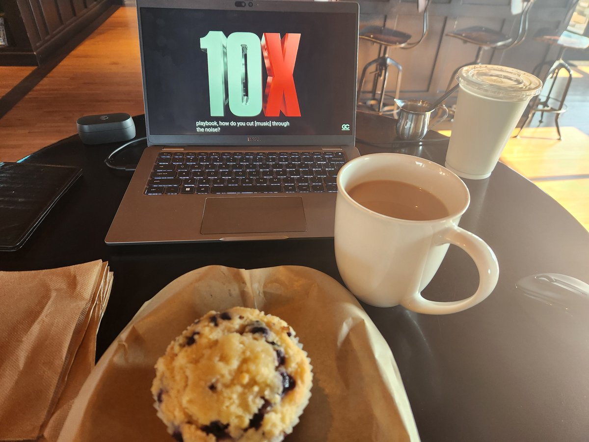 BearcatLoper's tweet photo. Coffee is for closers & pastries are for Purchase Agreements! 1 closing today & 1 lease closing last week, plus 1 PSA out the door yesterday. In the meantime, gotta keep that motivation high by hanging out with Uncle G. @GrantCardone #10X #BOBA #AlwaysBeClosing https://t.co/HrUqYEQmkb