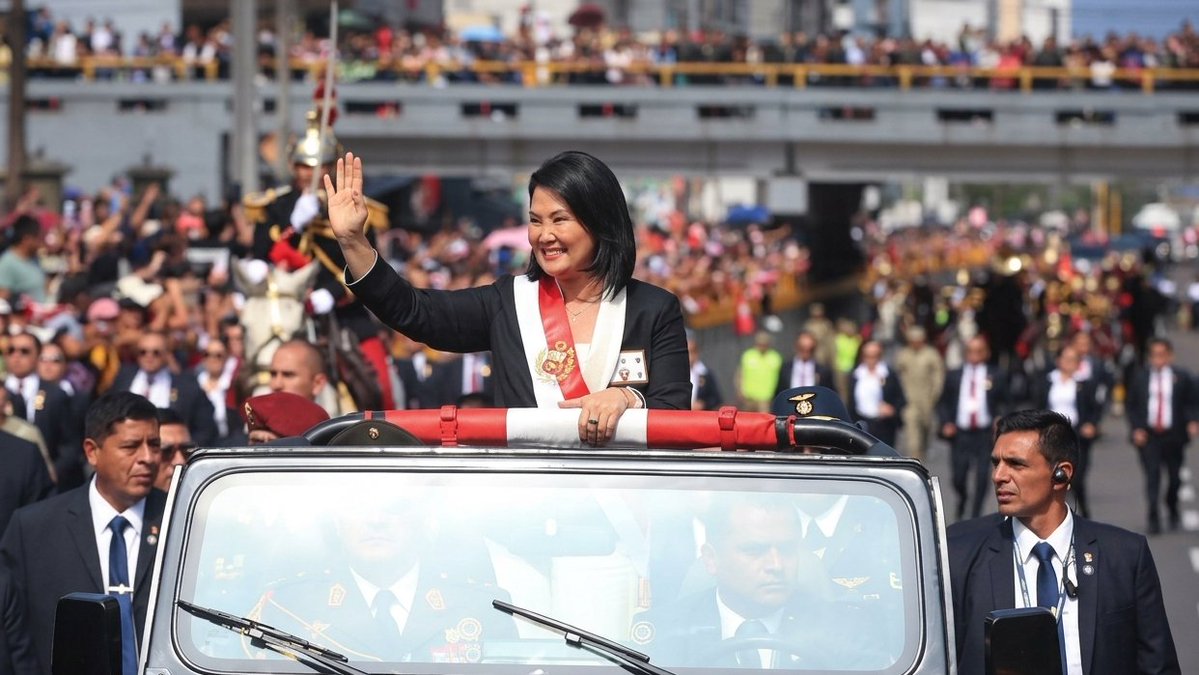 jorgeluiscabani's tweet photo. "Abran paso que aquí vengo yo"
Excelentísima Presidente Constitucional del Perú
Sra. Keiko Sofía Fujimori Higuchi
@KeikoFujimori  @FuerzaPopular__  #PERU https://t.co/yRuyl03eYA