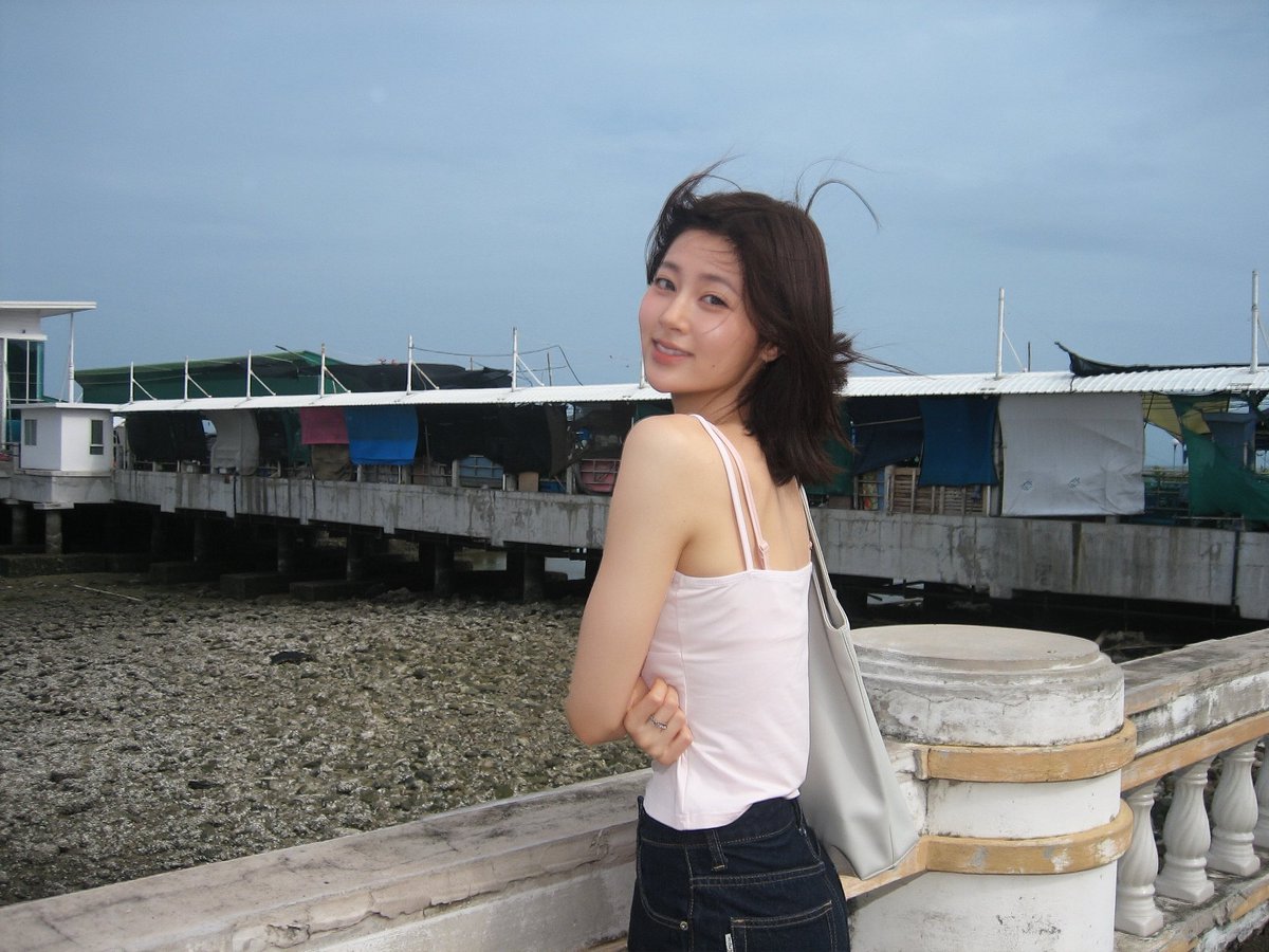 pahnthitsa's tweet photo. taking a break before tomorrow gets busy again. ฝันดีค่ะ https://t.co/rToZcMM33Q