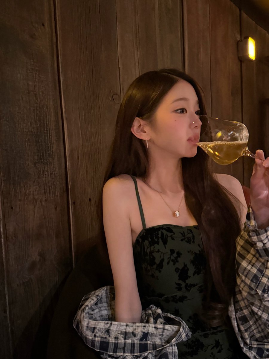 pourlesjolies's tweet photo. Wonyoung https://t.co/FCTZkgU6wH