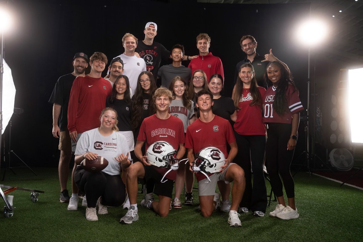 JustinKing's tweet photo. That’s a wrap on the 2026 Media Week! Thankful for this entire group!

And now… it’s content time 🤙 https://t.co/5V2cUstfJu