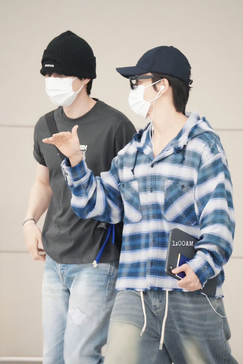 rainy_1AM's tweet photo. 026.07.31 ICN 출발—3️⃣

#동해 #DONGHAE #은혁 #EUNHYUK
#슈퍼주니어DnE #SuperJuniorDnE
 @donghae861015 @AllRiseSilver  @SJ_DnE_official https://t.co/eQy604MJoL