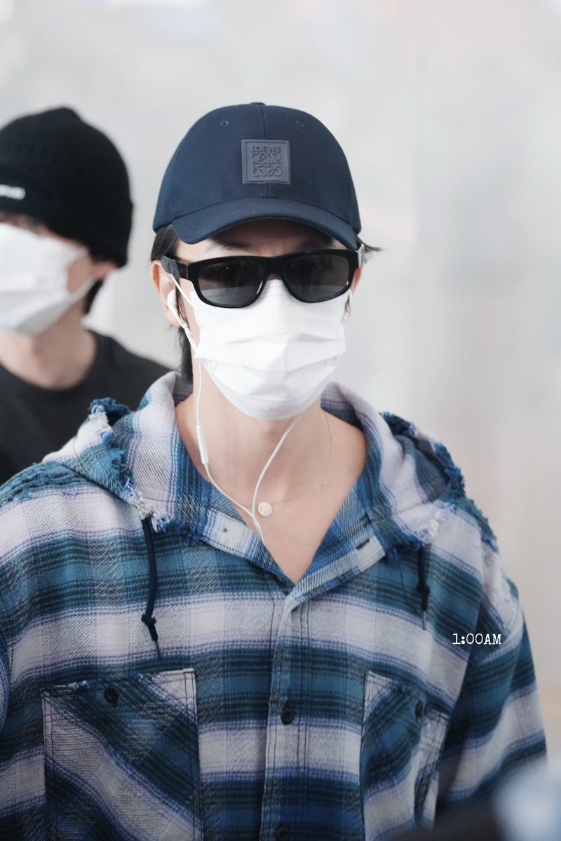 rainy_1AM's tweet photo. 026.07.31 ICN 출발—3️⃣

#동해 #DONGHAE #은혁 #EUNHYUK
#슈퍼주니어DnE #SuperJuniorDnE
 @donghae861015 @AllRiseSilver  @SJ_DnE_official https://t.co/eQy604MJoL