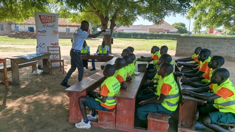 swrwug's tweet photo. Young road users committed to road safety!! 💪🏾
#AtWansekoTownPrimarySchool
#RoadSafety #SafeMobility https://t.co/uOauF6swAN