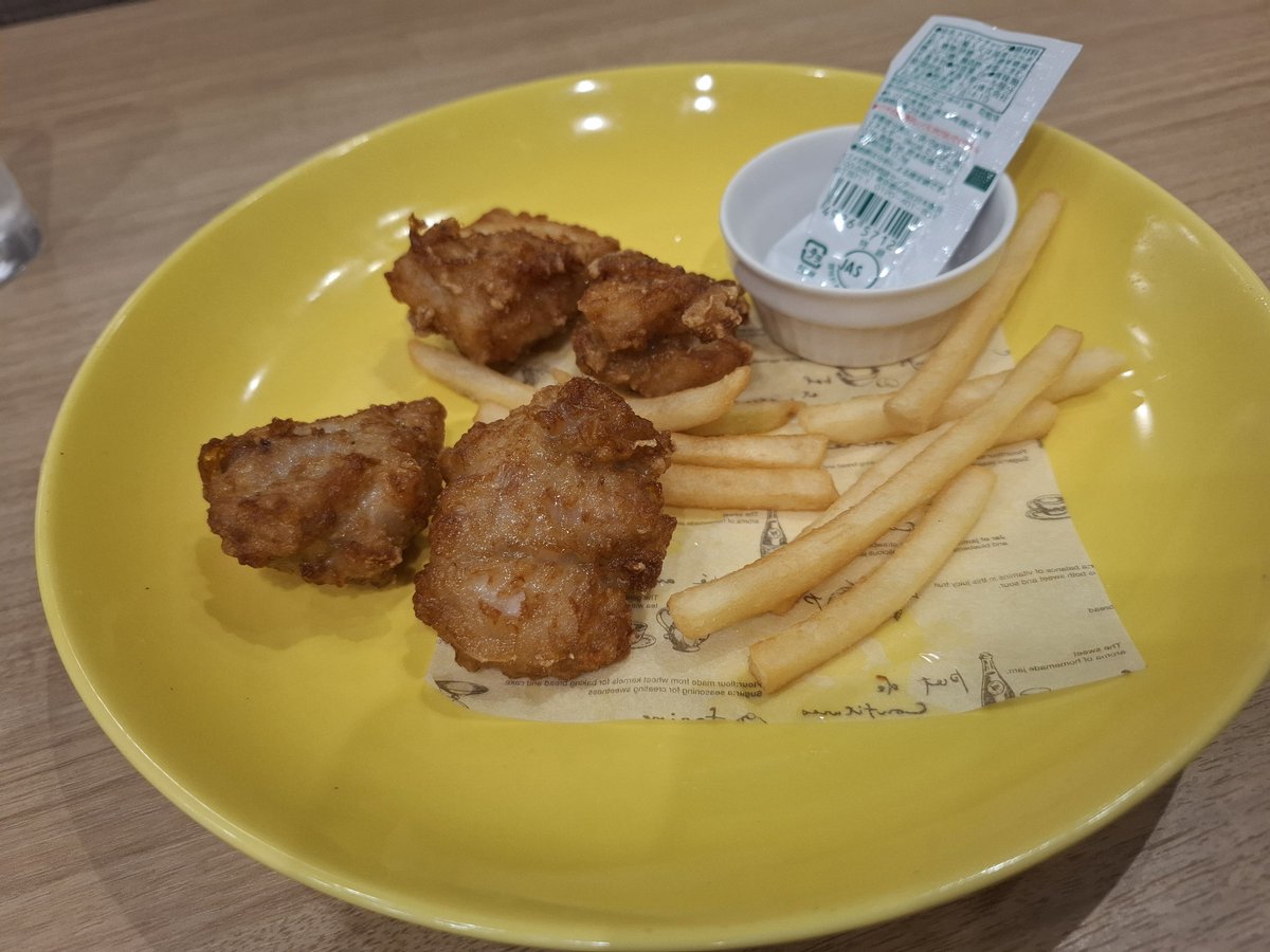 photo_can_'s tweet photo. びっくりした。これで429円はポテト少なすぎんか。
頼まなきゃ良かった。 https://t.co/wCVOqotdIe