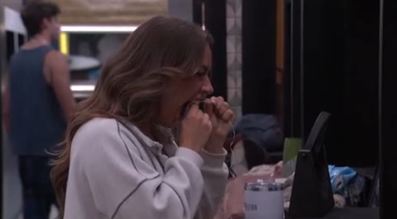 TVAddict71's tweet photo. Dee &amp; her horse teeth. #BB28 https://t.co/Bt3TfddrHb
