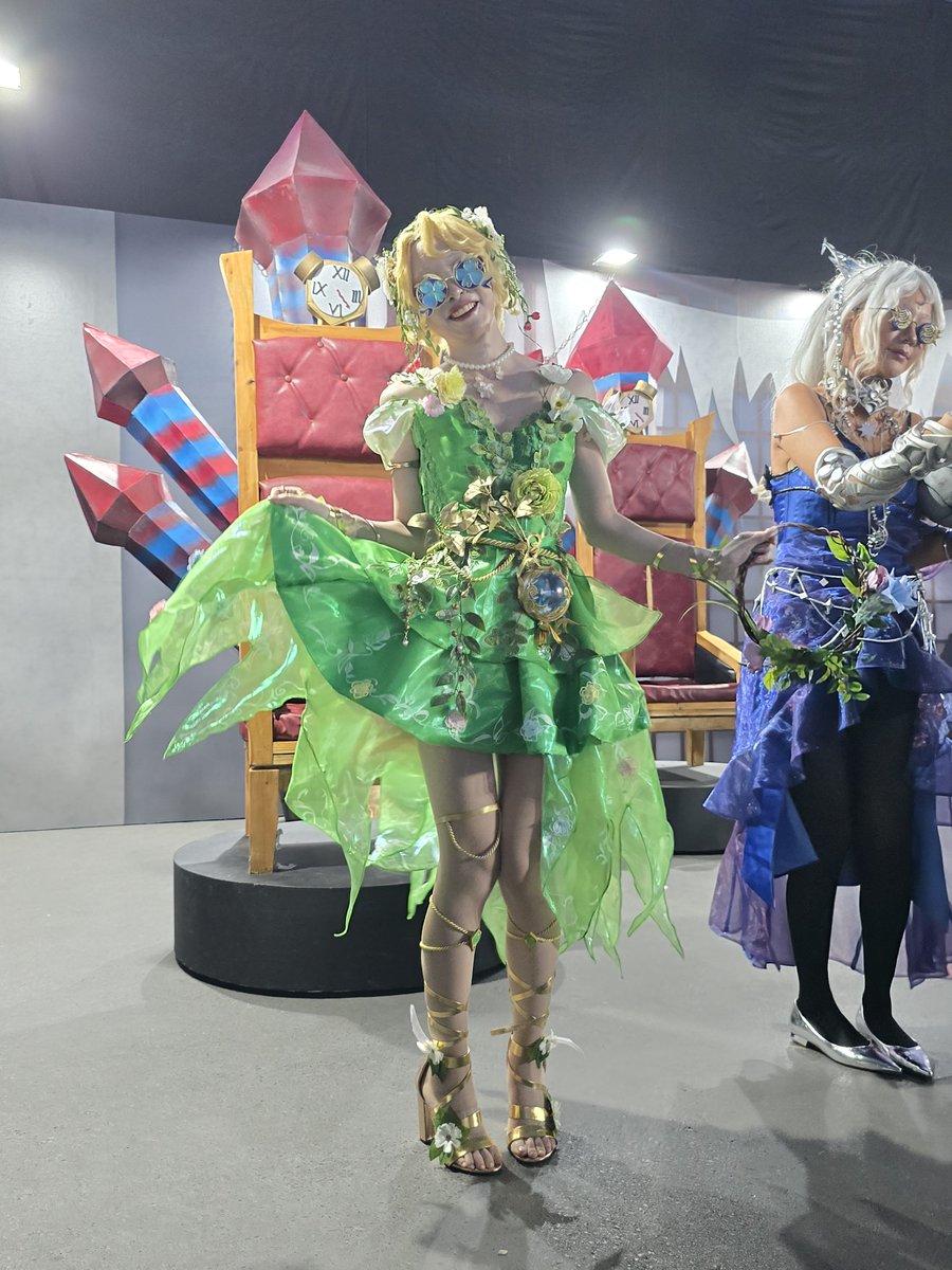8Harutobi's tweet photo. #第五人格8arty
誰が吊られる？で動けなくなるよへとじゅっちゃん、エマちゃん
仕草がとにかく可愛いエマちゃん
見つめあって動かなかったよへとイタカ
座っている姿がカッコよすぎるイタカ https://t.co/bfV7PgBM0X
