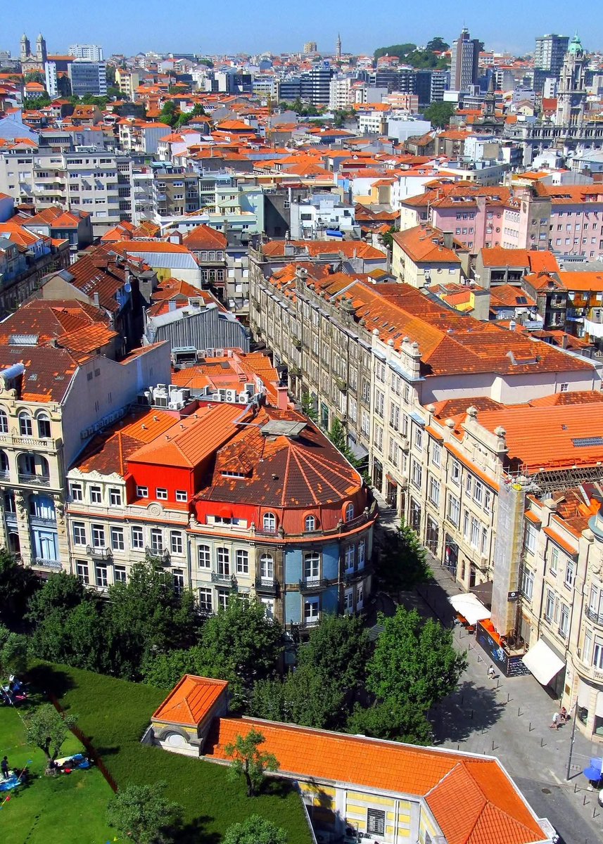 Portugalvideos's tweet photo. Bom dia!
O Centro Histórico do Porto é a área mais antiga das cidades do Porto e de Vila Nova de Gaia, em Portugal, classificado como Património Cultural da Humanidade desde 1996. 
Veja mais detalhes no nosso vídeo:
https://t.co/Vhu9uHNqZd https://t.co/XLSLl91uVK