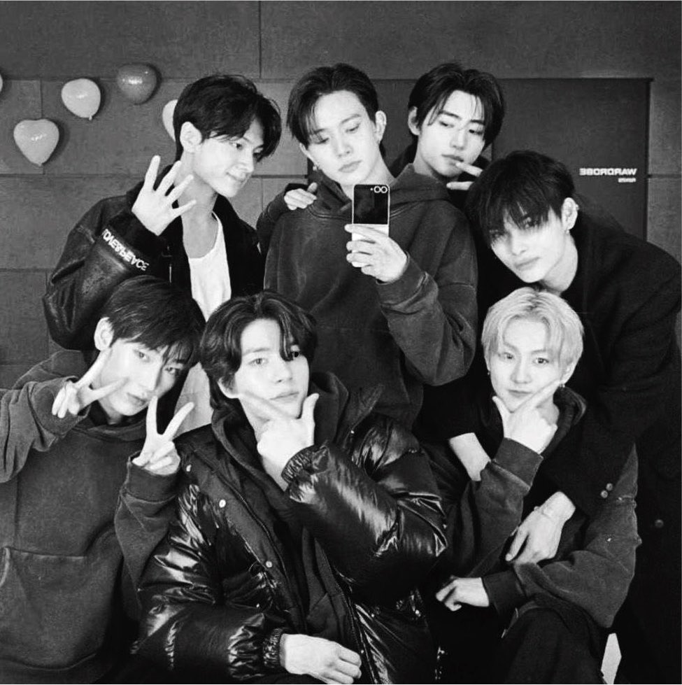 grandenoo's tweet photo. enhypen as petal songs by ariana grande - a thread . ꕤ ｡  ˚⋆ https://t.co/SmglzH0e32