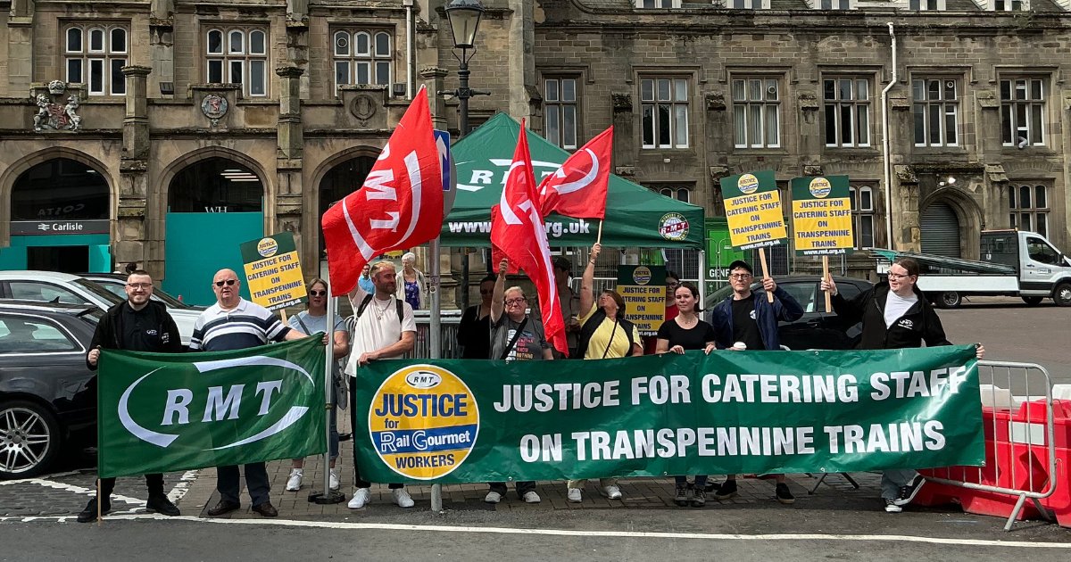 RMTunion's tweet photo. RMT Rail Gourmet Picket Line outside Carlisle Citadel Station … 
End the curse of outsourcing! End Low Pay! https://t.co/7VJxTQwq8o