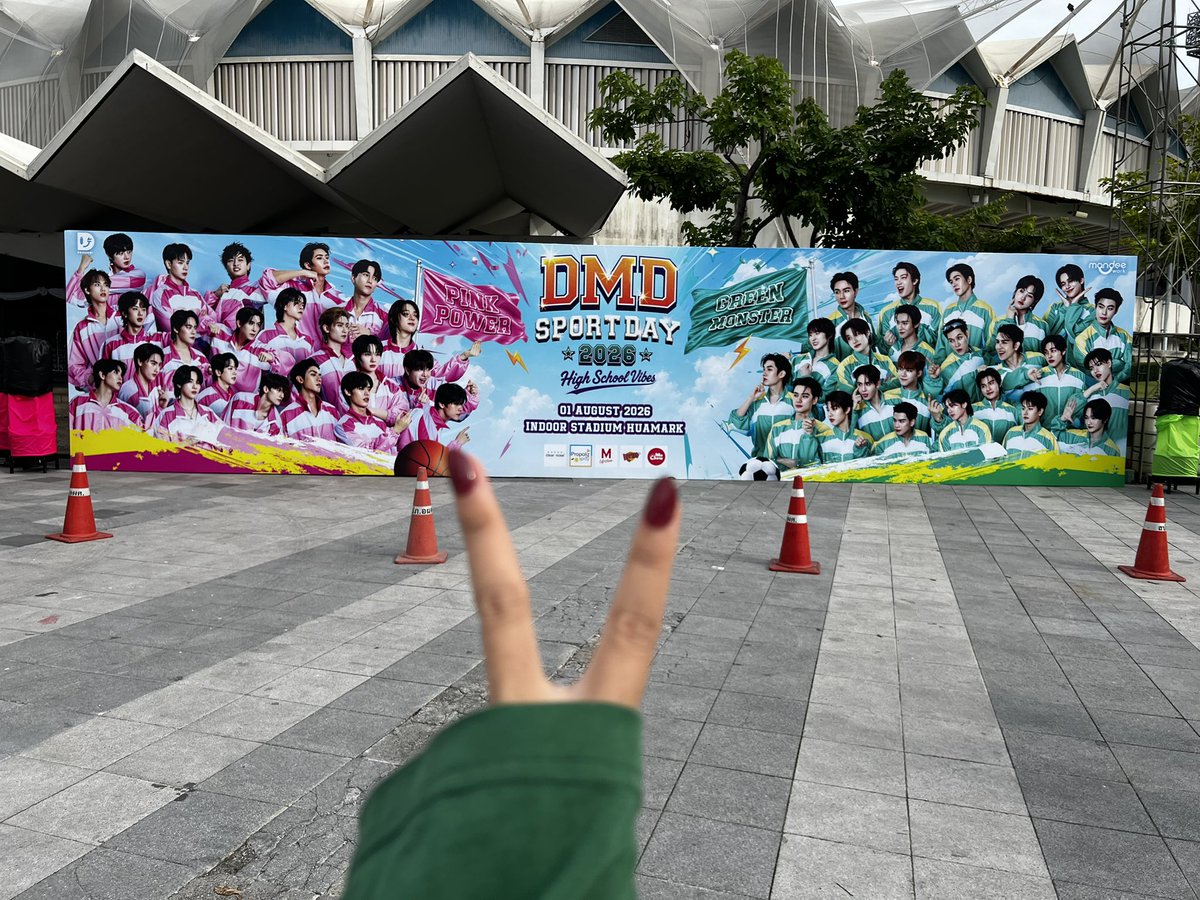 flowerknows614's tweet photo. เช็คอินฮะ ข้างหน้าเป็นตามผังเลยใหญ่มากกก ปะป๊าอ้บชั่นเขาจัดหนักจัดเต็มมาก🤟🏻🤍

#กีฬาสีดูมันดิ2026 https://t.co/4REZR4FUIC