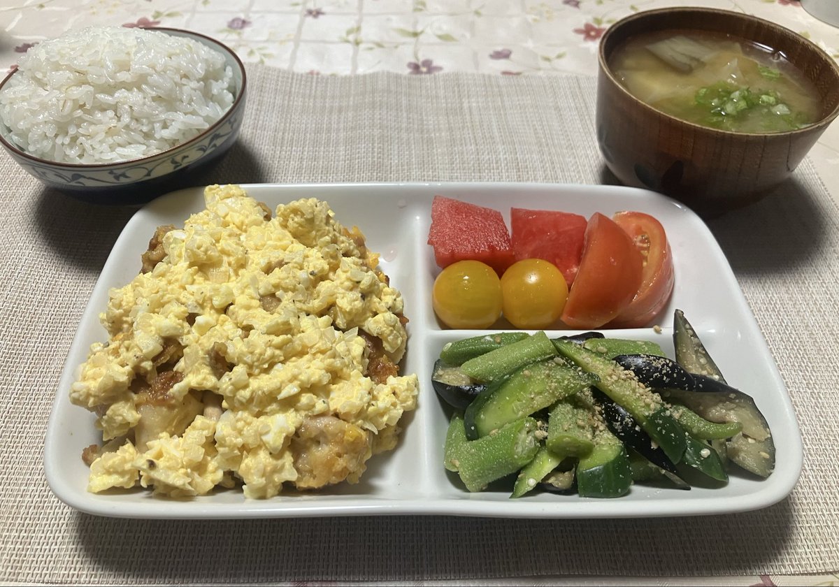 kokoro_fukufuku's tweet photo. こころ福福、今週の料理当番。
チキン南蛮定食〜✨✨￼
完成〜😆✨ https://t.co/cW9TF0IKAi