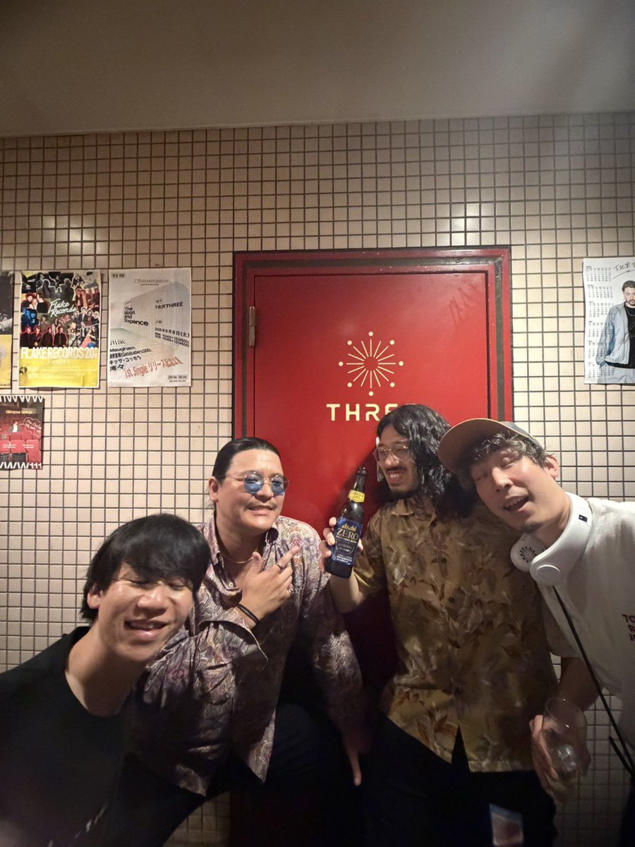 edogawadominos's tweet photo. 下北沢threeありがとうございました！

スタッフの方も対バンの方も面白い人いっぱいだった！
また出たい！
よろしくお願いします😎

次回の江戸川ドミノスはsound stream sakuraでのアトイップンデアシタ企画！
なんと大学の後輩が誘ってくれたぜ！
気合い入れて行くので絶対来てね！ https://t.co/IeRPADIpM2