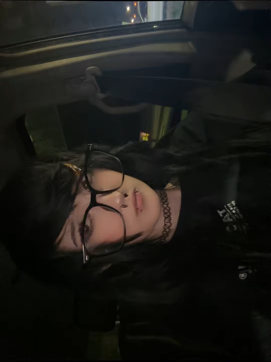 runtbrained's tweet photo. how do girls go famous for this lol https://t.co/h3W2HXCueq