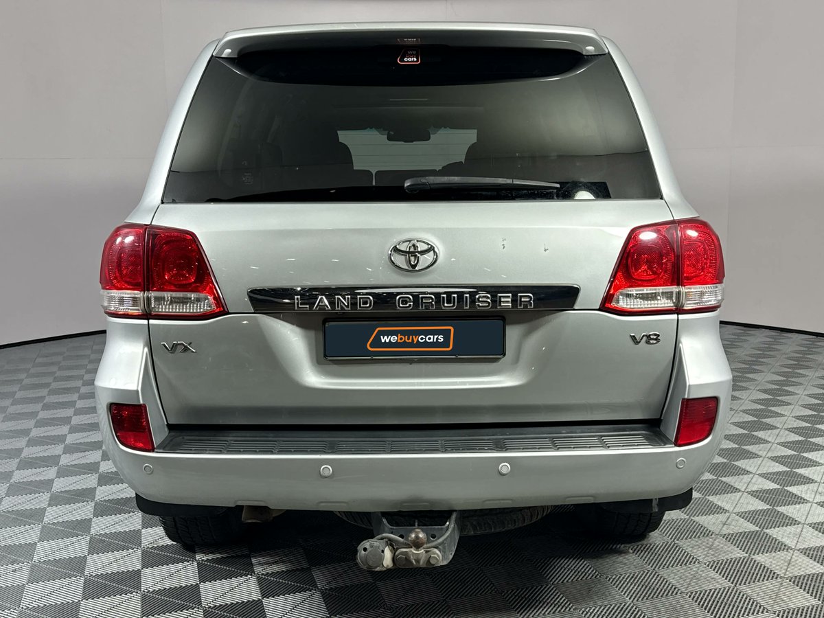 BoitumeloCaleb's tweet photo. R435 900
2010 Toyota Land Cruiser 200 V8 TD VX Auto
4.5L twin-turbo V8  Diesel engine
210kW &amp; 650Nm of torque 
(277 041 km) 
Vehicle Service History: Complete, Up To Date
Category :A Rated https://t.co/umpLhuNiny