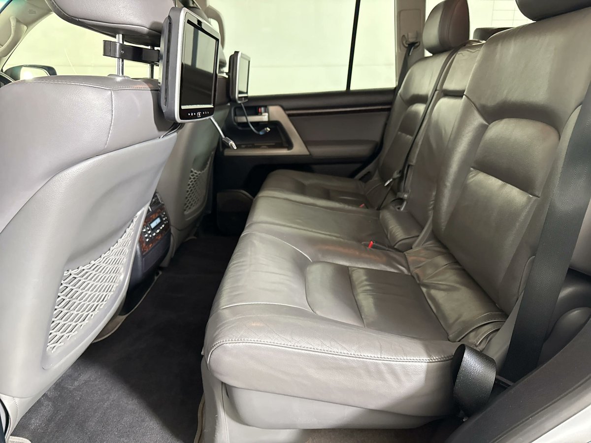 BoitumeloCaleb's tweet photo. R435 900
2010 Toyota Land Cruiser 200 V8 TD VX Auto
4.5L twin-turbo V8  Diesel engine
210kW &amp; 650Nm of torque 
(277 041 km) 
Vehicle Service History: Complete, Up To Date
Category :A Rated https://t.co/umpLhuNiny