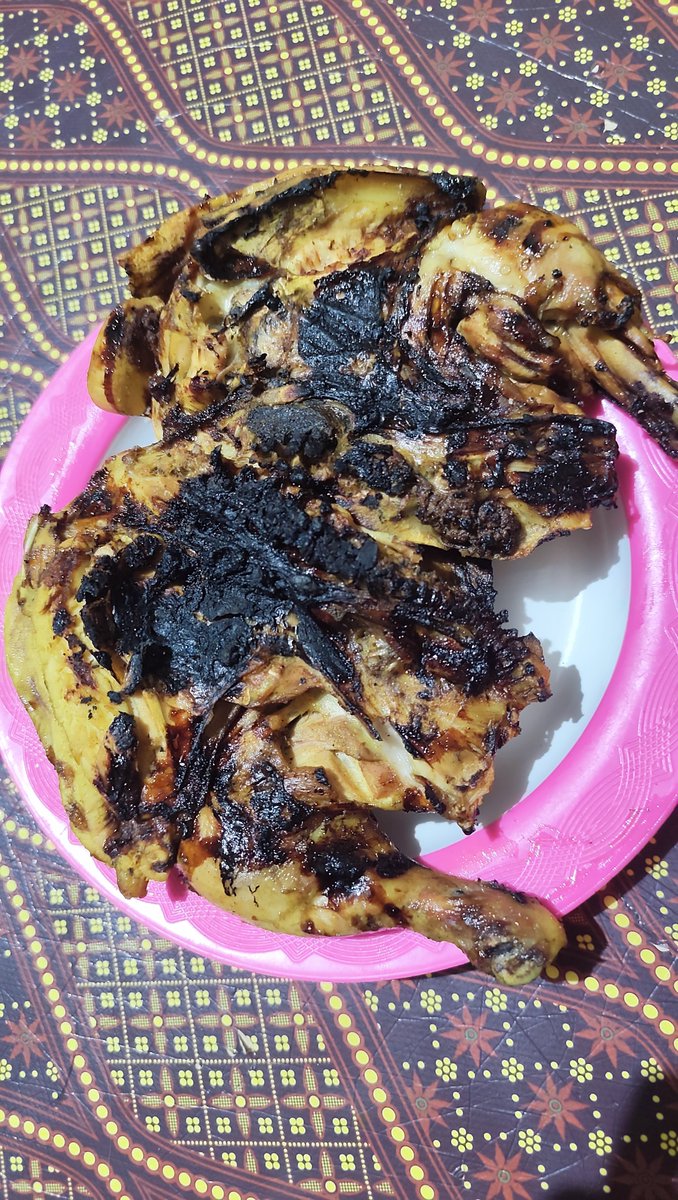 Keboo878's tweet photo. makan malem sekarang agak gosong dikit gpp ya gess https://t.co/HuHXeFxuIQ