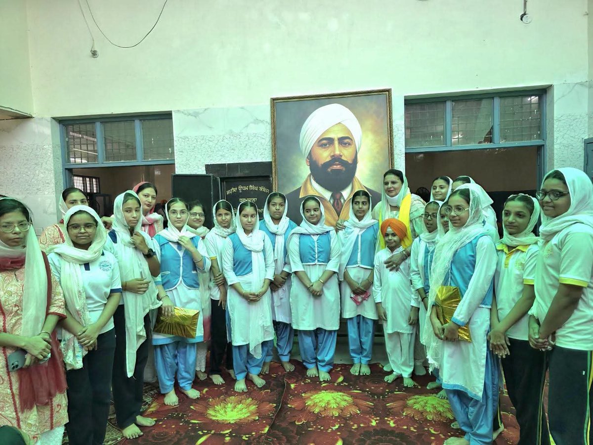 jaiinder_kaur's tweet photo. ਅੱਜ ਕੰਬੋਜ ਧਰਮਸ਼ਾਲਾ (ਰਾਘੋ ਮਾਜਰਾ, ਪਟਿਆਲਾ) ਵਿਖੇ ਕੌਮੀ ਸ਼ਹੀਦ ਸਰਦਾਰ ਊਧਮ ਸਿੰਘ ਜੀ ਦੇ ਸ਼ਹੀਦੀ ਦਿਹਾੜੇ ਨੂੰ ਸਮਰਪਿਤ ਧਾਰਮਿਕ ਸਮਾਗਮ 'ਚ ਹਾਜ਼ਰੀ ਭਰੀ ਅਤੇ ਅਮਰ ਸ਼ਹੀਦ ਊਧਮ ਸਿੰਘ ਜੀ ਨੂੰ ਸ਼ਰਧਾ ਦੇ ਫੁੱਲ ਭੇਟ ਕੀਤੇ।

#sardarudhamsingh https://t.co/S3WlBgMaqG