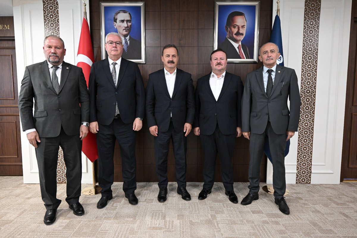 oziplikis1978's tweet photo. GENEL BAŞKANIMIZ RAFİ AY’DAN ANAHTAR PARTİ GENEL BAŞKANI YAVUZ AĞIRALİOĞLU’NA ZİYARET

Genel Başkanımız Rafi AY, beraberinde Genel Başkan Yardımcılarımız Muzaffer Birdoğan, Engin Doğan ve Genel Sekreterimiz Turgay Ulutürk ile 31 Temmuz 2026 tarihinde  Anahtar Parti Genel Başkanı Yavuz Ağıralioğlu’nu ziyaret etti.

Detaylar; https://t.co/NETCnq90IZ