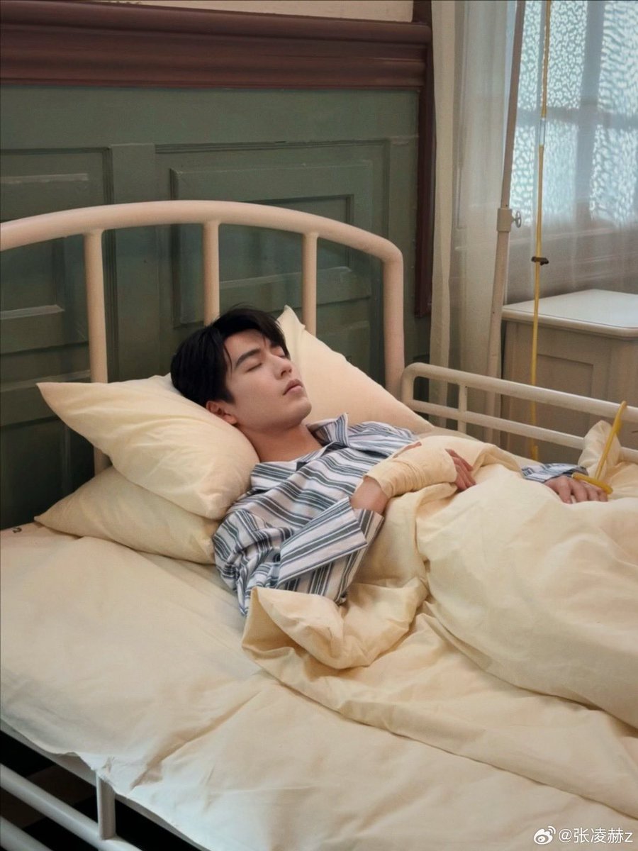 ZhangLinghe_TH's tweet photo. [💙] 31/7/26 เฮ่อเฮ่อโพสต์เวยปั๋ว ⬇️

หนานเฉิง อีกหกปีค่อยพบกันใหม่

(3)

#จางหลิงเฮ่อ #Zhanglinghe 
#Overdo #这一秒过火
#หากวินาทีนั้นไม่พบเธอ #รักเกินแค้น https://t.co/6Ov6Nyafas