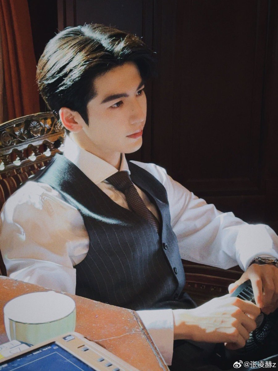 ZhangLinghe_TH's tweet photo. [💙] 31/7/26 เฮ่อเฮ่อโพสต์เวยปั๋ว ⬇️

หนานเฉิง อีกหกปีค่อยพบกันใหม่

(3)

#จางหลิงเฮ่อ #Zhanglinghe 
#Overdo #这一秒过火
#หากวินาทีนั้นไม่พบเธอ #รักเกินแค้น https://t.co/6Ov6Nyafas
