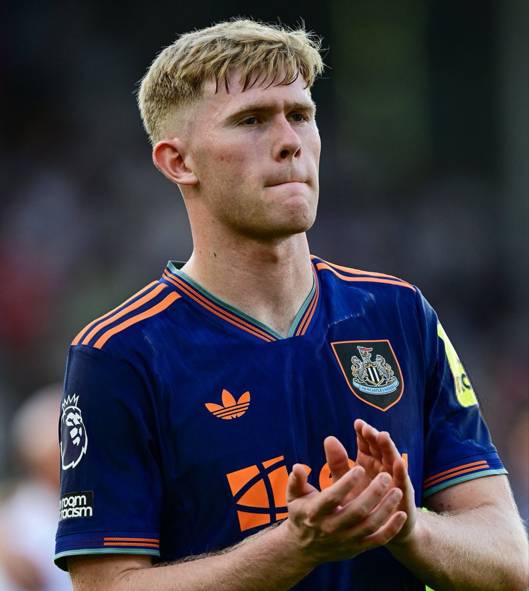 ActuFoot_'s tweet photo. 🚨 MANCHESTER UNITED EXPLORE LA POSSIBILITÉ DE SIGNER LEWIS HALL 🏴󠁧󠁢󠁥󠁮󠁧󠁿 (2004) ! ❤️🔱

🗞️ @SkySportsPL https://t.co/t4ESKYPLJf