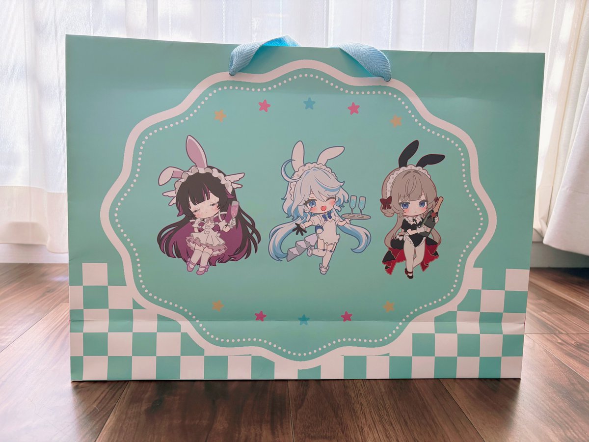 rrr_gns's tweet photo. 夏コミや夏インテで配布するショッパーの見本が届いた〜！！可愛く作ってもらえて嬉しい(𓈒ʚ̴̶̷̷̥ ⩊ ɞ̴̶̷𓈒)💕
今回は大きめサイズ＋肩掛け出来る長めの平紐のハンドルにしました✨
※比較のために冬コミのショッパー(左側)
戦利品いっぱい入れて使ってもらえると嬉しいです☺️
#C108 https://t.co/lRGvlz5cmJ