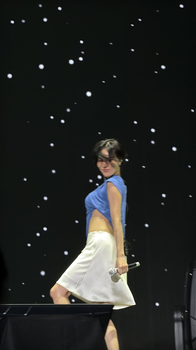 twicetional's tweet photo. AAAAAAAA HYEJIN KU ❤️‍🔥😍 #MAMAMOOinSG https://t.co/tWlibYph7r