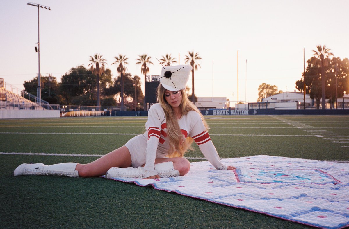 Deezer's tweet photo. A moment for our @slayyyter and her unforgettable looks as we enter her sister album eraaa 😍
'brand new chanel$' has made us SO READY for more!! 

#brandnewchanel #WORSTGIRLINAMERICA #SLAYYYTER #NewRelease #MusicVideo https://t.co/NJkzW93zOU