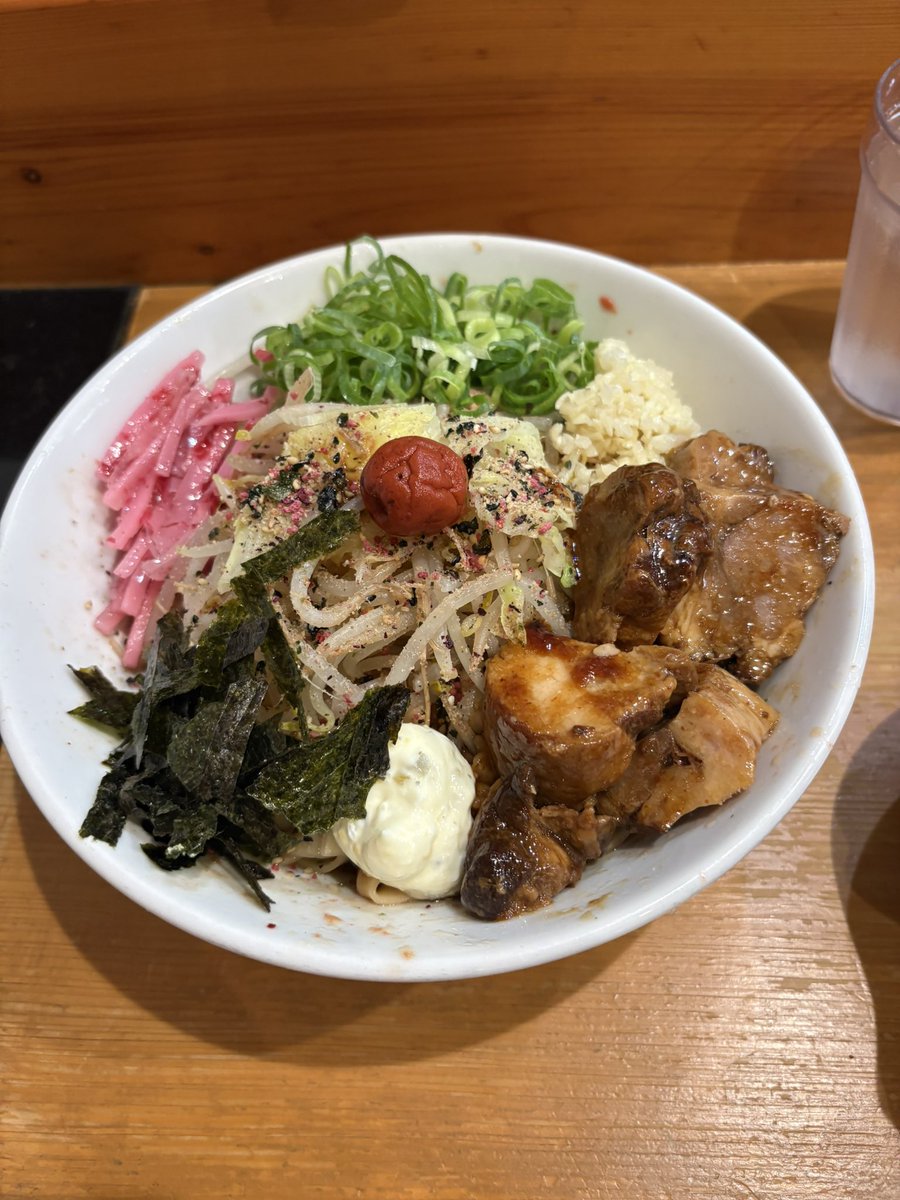 MateeeeLupin's tweet photo. #enten香 

梅冷やし汁なし300g  豚マシ　生卵

最後になんとか来れてよかったー💦結局、7月は冷やししか食べんかったぐらい限定美味かった🐴職場の近くにこんな美味いラーメン屋があって幸せです😀🍜 https://t.co/mQ4jPNsKwB