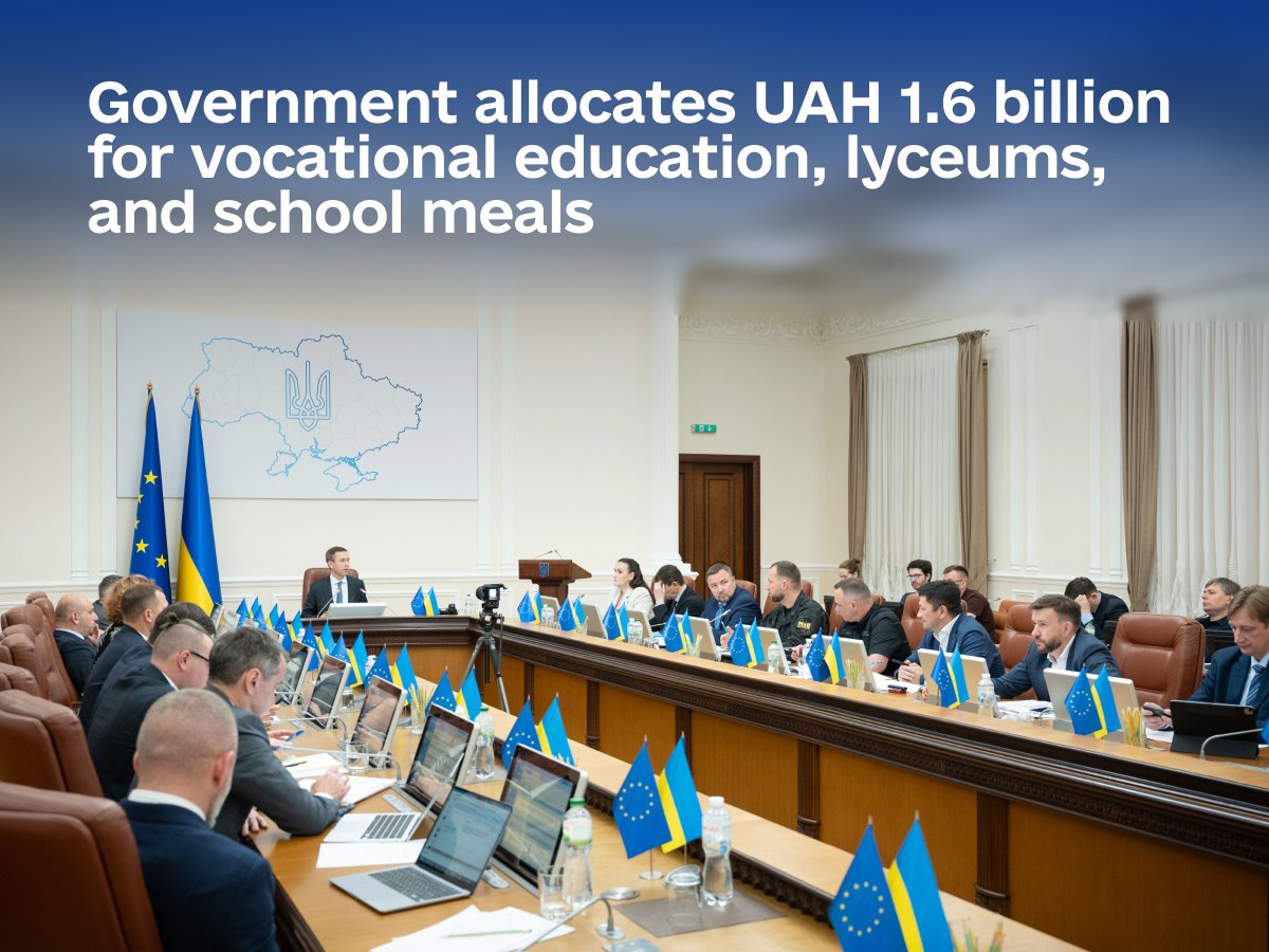Kabmin_UA_e's tweet photo. Gov't disburses UAH 1.6 billion for vocational education, lyceums, &amp; school meals.
A total of UAH 14.4 billion is earmarked for school meals in 2026.
The important initiatives started by the previous Government are continued: @KoretskyiUA 
https://t.co/BiLsAGNTet https://t.co/j8I3f5Timt