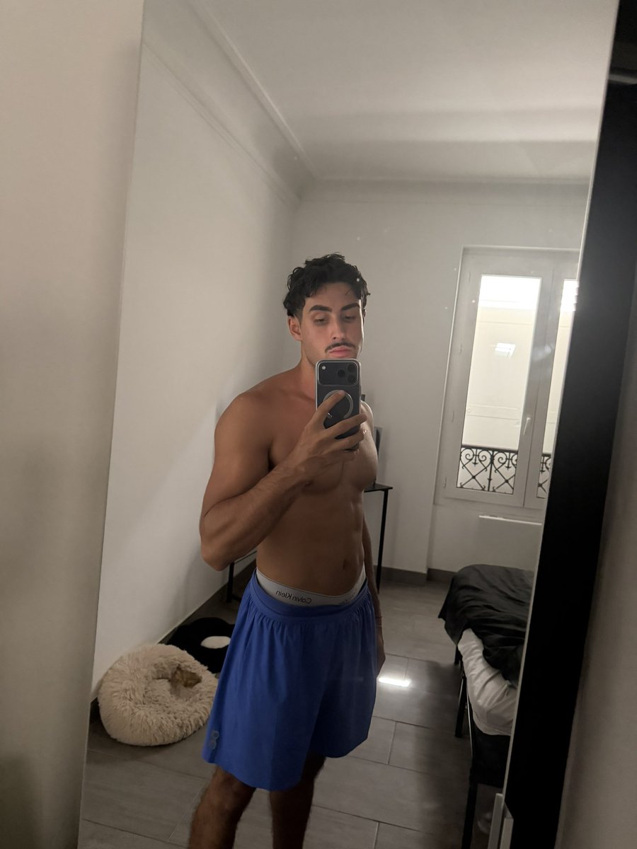 Hugo__savage's tweet photo. Salut, moi c’est Hugo 😈
prêt à suivre dans les dingueries seul et avec mes potes?
Alors abonne toi!!⬇️
https://t.co/88ZliX3A8T https://t.co/S5E6wRIuis