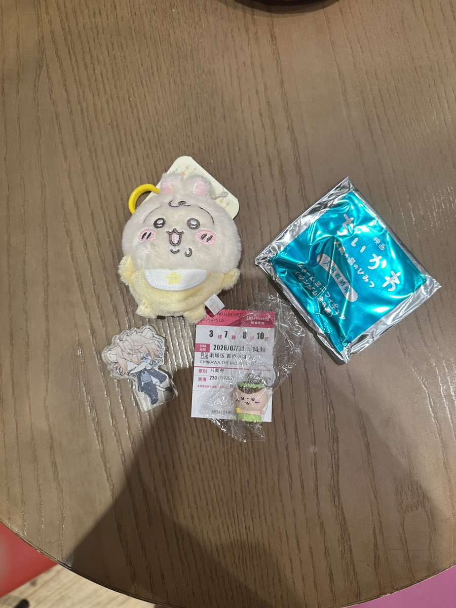 c_er_tong's tweet photo. 今天是第一天上映一直在想要不要去拿特典
前幾天就在想要不要先跑一趟劃位可是懶人如我
在代購群知道這次特典有備足量就決定去看了
本來先拿到栗子🌰後來跟別人換到師父
觀影須知換成了三位小可愛
被可愛鼠😍
在看之前想說我是來看小可愛們的應該不會哭吧
結果最後還是哭了🥹

#尾粉日記 https://t.co/OauCU90KR0