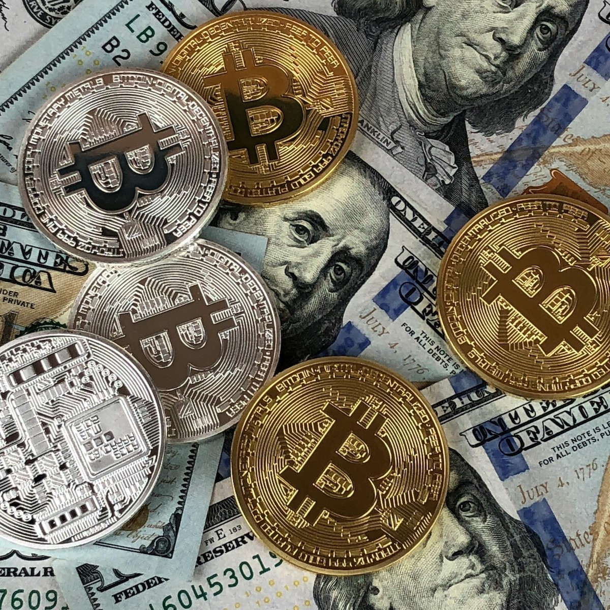 CoinMarketCap's tweet photo. LATEST: 📊 Strategy posted an $8.2B Q2 net loss driven by $8.3B in unrealized Bitcoin losses as BTC prices declined, while growing its Bitcoin holdings by 11%. https://t.co/9Ajm3IumQ0