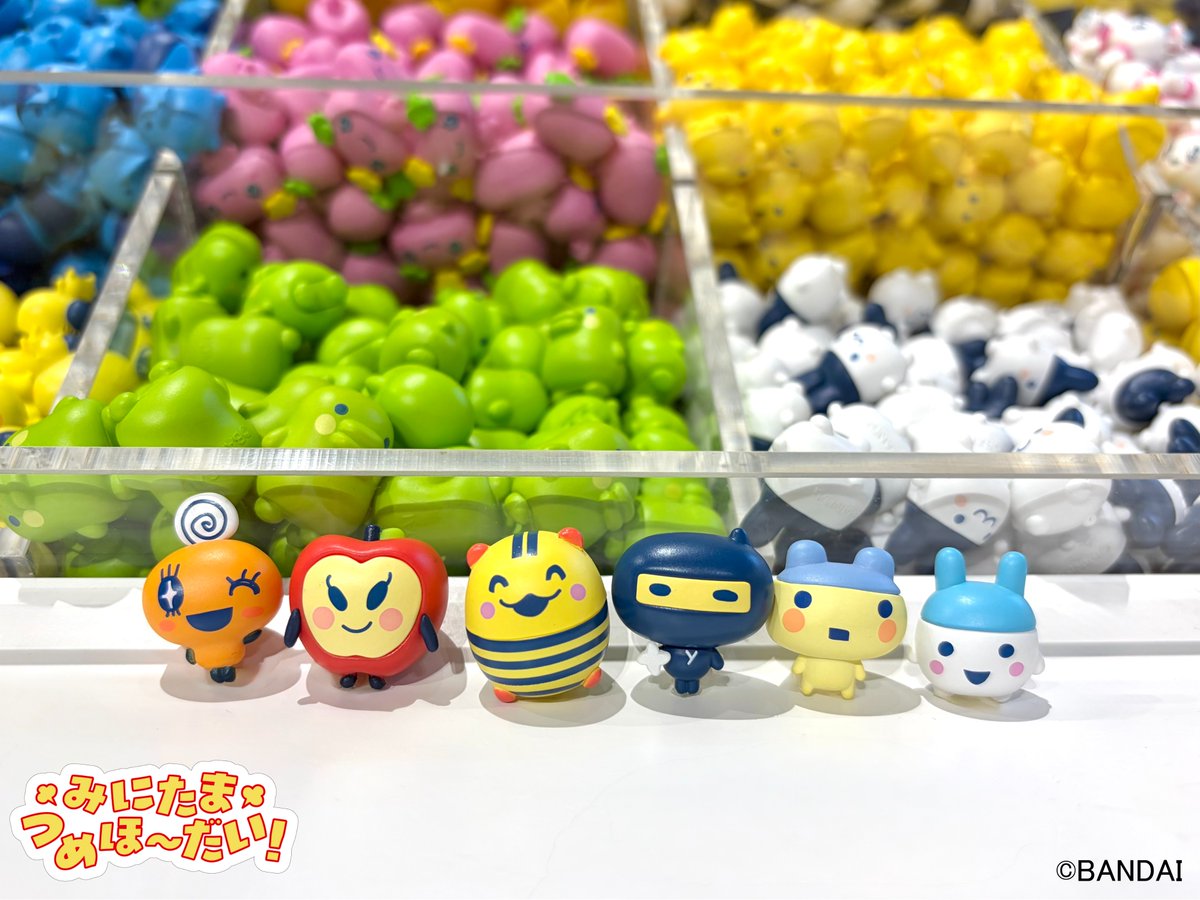 TMGC_factory's tweet photo. 『みにたま つめほ〜だい！』追加ラインナップ発売日けって～い！🛸

以下のたまごっちたちが来週8月8日（土）より新しく登場予定です✨

【ラインナップ】
めめっち・やんぐまめっち・やんぐみみっち
りんごっち・ござるっち・しましまっち

ぜひたまごっち ふぁくとり～！で新しくと～じょ～するたまごっちたちをつめほ～だいしてください！
みなさまのご来店をお待ちしております⚙

#たまごっちふぁくとり～ #Tamagotchi #たまごっち #ハラカド